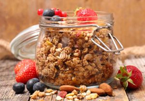 Recette Granola Maison : Le petit-déjeuner croquant et sain qui révolutionnera vos matins