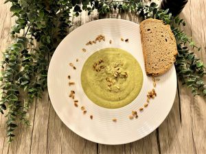 Recette Velouté de brocoli au fromage frais et aux pignons de pin