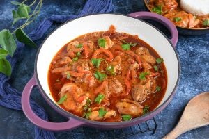 Recette Poulet au Curry Rouge Thaï : Recette Facile, Crémeuse et Pleine de Saveurs