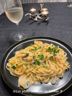 Recette Linguines aux crevettes et champignons nappées d'une sauce à la crème au parmesan à l'ail
