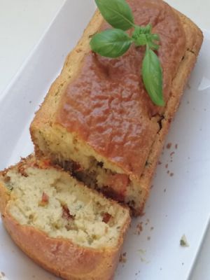 Recette Cake aux tomates confites : un apéro rapide et savoureux