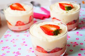 Recette Verrines fraise rhubarbe à la crème de mascarpone