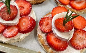 Recette Toast aux fraises et fromage de chèvre