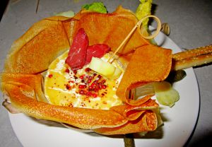 Recette Fleur de brick avec un camembert fondu façon raclette accompagnée de magret de canard et de pommes de terre