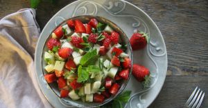 Recette Salade de chou rave aux fraises et à la menthe