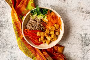 Recette Bol végétalien de tofu croustillant à l’érable et au miso