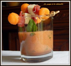 Recette Soupe de melon au basilic et  brochettes jambon mozzarella