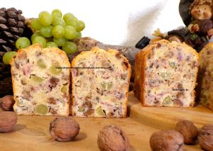 Recette Cake au jambon de Parme, raisin blanc et noix d'après Kilomètre-0