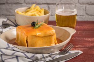 Recette Francesinha géante de Porto : recette emblématique du Portugal