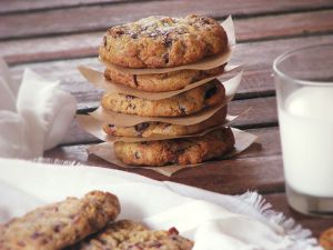 Recette Biscuits aux dattes, abricots secs et cerises griottes confites