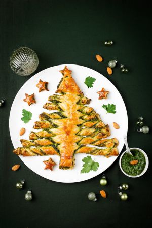 Recette Sapin feuilleté au pesto de persil, épinards et amandes