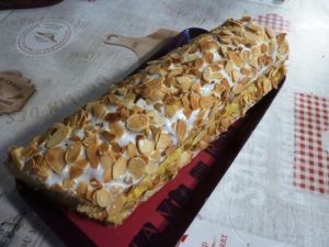 Recette Bûche toute simple à la Crème pâtissière vanillée aux amandes sans crème au beurre sans chocolat