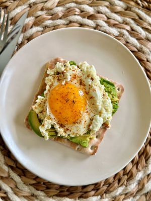 Recette Oeuf frit à la feta – sur toast avocado