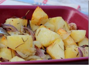 Recette Pommes de terre rôties aux oignons rouges