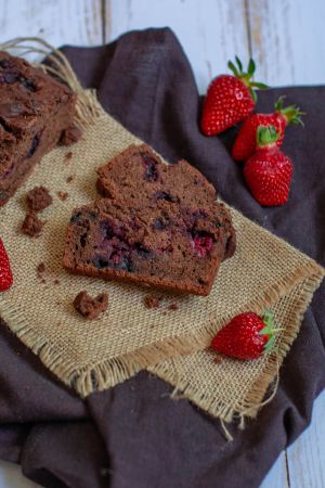 Recette Cake au chocolat noir et fruits rouges (vegan&sans gluten)