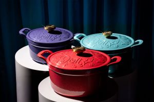 Recette Dolly Parton’s New Lodge Dutch Oven Might Be the Prettiest Thing You’ll Ever Cook In