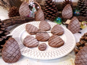 Recette Sablés de Noël Pommes de Pin au cacao et à la cannelle d'après Cuisine et Vins de France