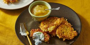 Recette I Asked 5 Jewish Chefs for the Best Store-Bought Latkes—and Now I'll Buy These 2 Brands Forever