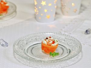 Recette Fleur de saumon fumé au fromage frais, herbes et baies roses