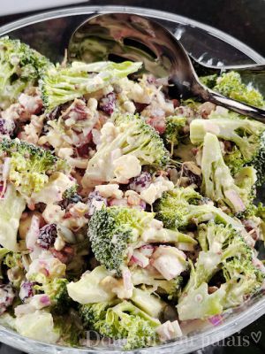 Recette Salade de brocoli crémeuse, avec feta & canneberges