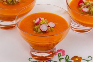 Recette Soupe d’été, poivron et rhubarbe et son croquant végétal