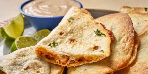 Recette Hot Honey Crispy Chicken Sheetpan Quesadillas