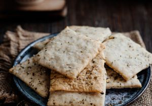 Recette Crackers au levain écarté : croustillants et faciles à préparer