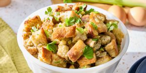 Recette My Grandma’s Depression-Era Trick for the Best Turkey Stuffing Is Pure Genius