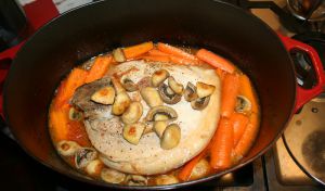 Recette Rouelle de porc au four, tomates, carottes, champignons