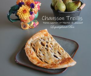 Recette Grand chausson treillis aux poires sautées et aux pépites de chocolat
