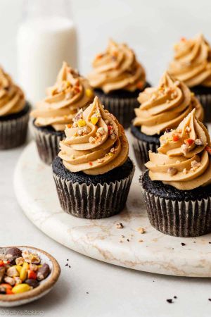 Recette Dark Chocolate Cupcakes with Creamy Peanut Butter Frosting