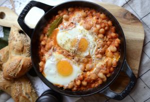 Recette Haricots blancs, sauce tomate et oeufs #végétarien