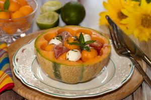 Recette Salade de melon à la menthe, bocconcini et jambon de Parme