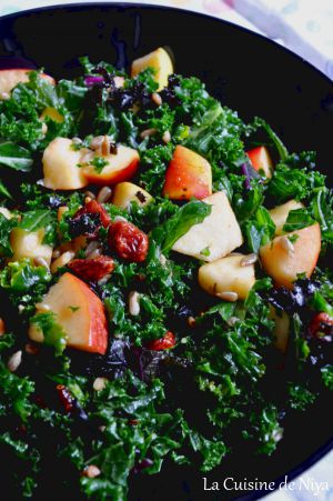 Recette Salade de chou kale, pommes et cranberrys [vegan]