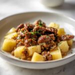 Recette Slow cooker garlic butter beef and potatoes recipe