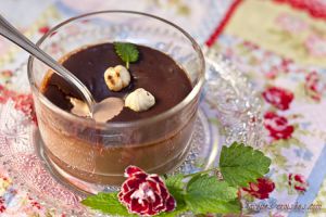 Recette Crème au chocolat pralinée et sa croûte en chocolat