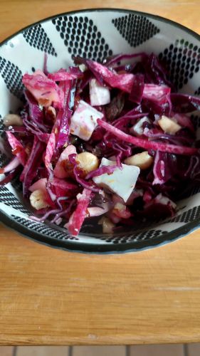 Recette Salade de chou rouge aux pommes, noisettes et chèvre