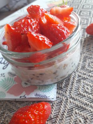Recette Porridge aux graines de chia et fraises