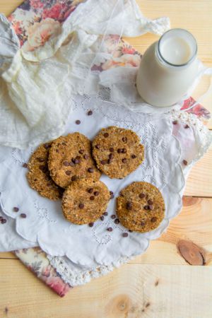 Recette Biscuits moelleux à l'okara noisettes-coco, sarrasin, tonka et pépites de chocolats (vegan&sans gluten)