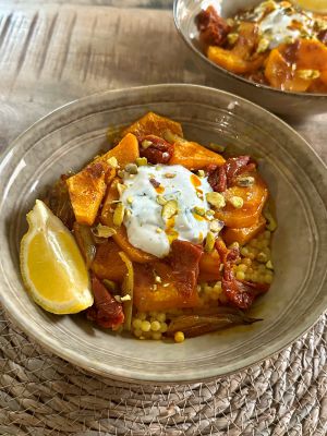 Recette Butternut grillé, labneh et beurre au curcuma avec du couscous perlé