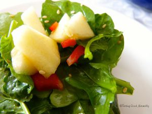 Recette Salade d’épinards aux poivrons et pommes – Vegan