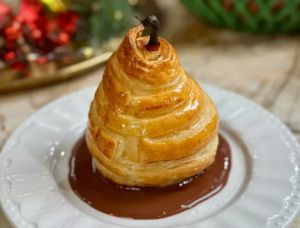 Recette Poire feuilletée, sauce chocolat de cyril lignac dans tous en cuisine