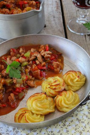 Recette Goulash de PST et ses pommes duchesse – VEGAN