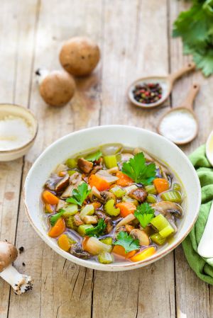 Recette Minestrone aux champignons, patate douce et céleri (vegan)