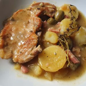 Recette Cotes de porc, pommes de terre, lardons et olives