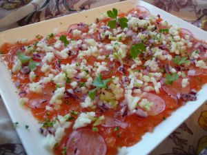 Recette Truite saumonée en tartare, granny smith, oignon rouge, radis et brocoli, vinaigrette à l’huile de sésame, soja et vinaigre de riz : Pour une inspiration fragile