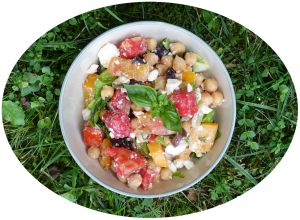 Recette Salade complète aux crudités, pois chiches & feta - IG Bas