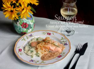 Recette Saumon sauce à lard fumé, écrasé de chou fleur aux herbes et oignon frit