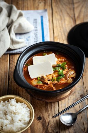 Recette Kimchi jjigae : ragout de kimchi au porc et tofu
