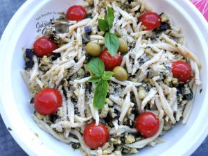 Recette Salade de Trofies aubergines au pesto d’olives et basilic en accompagnement de Crevettes et joues de lotte